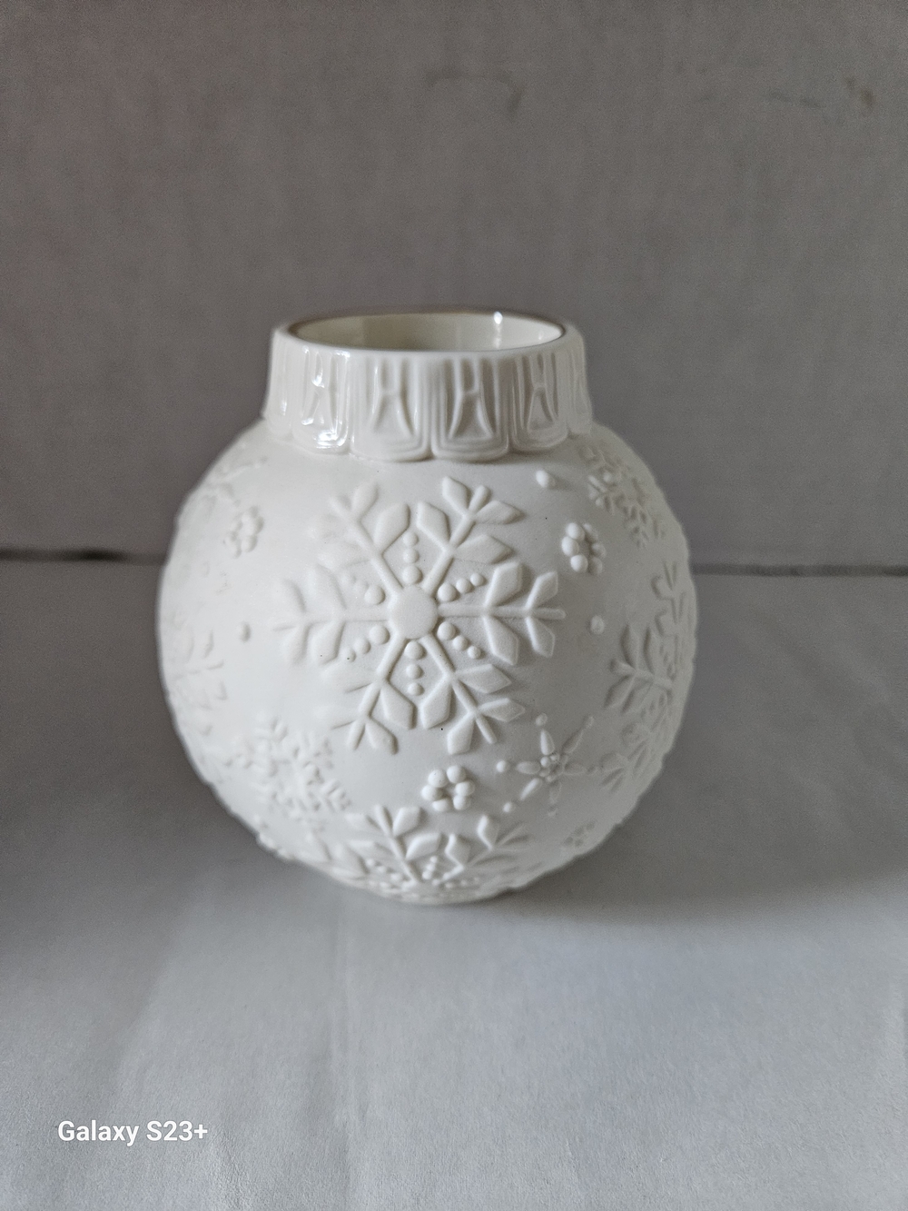 Lenox White Embossed Snowflake Ceramic Candle Holder